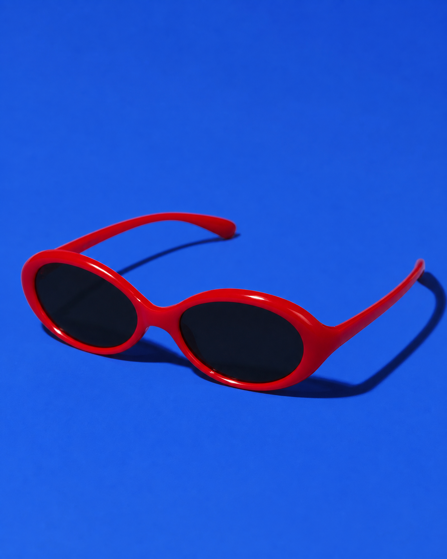 BLOODSHOT — Oval Frame / Cherry Red